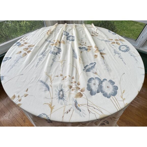 Vintage 1970s pleated curtains, large blue flowers, cream background, pair - Picture 4 of 10